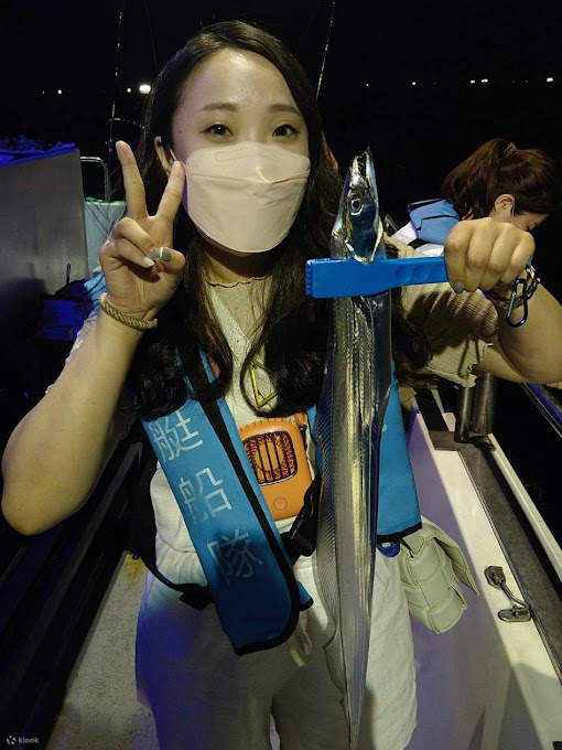 Keelung : Expérience de pêche en mer en yacht pour débutants en été et cuisine de pêcheur (sac isotherme étanche exclusif offert)